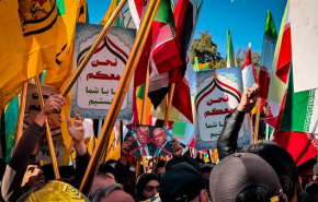 تجمع عراقی‌ها مقابل سفارت ایران در بغداد +فیلم
