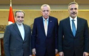  پیام عراقچی پس از دیدارهای روز گذشته در ترکیه/ ایران آماده توافق «عدم دستیابی به سلاح هسته‌ای» و رفع مؤثر تحریم‌ها است