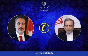 عراقچی به وزیر خارجه ترکیه: هیچ پرتابه‌ای از طرف ایران به سوی ترکیه شلیک نشده است