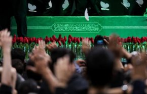 نماهنگ «والصبح»؛ محمد معتمدی در بدرقه رهبر شهید خواند+ فیلم