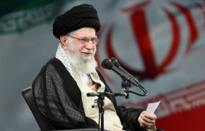 امام شهید سید علی حسینی خامنه‌ای: «ترسوها وقتی در تاریکی قرار می‌گیرند، از ترس سوت می‌کشند» 