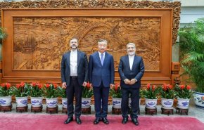 صلح و امنیت منطقه‌ای و وضعیت تنگه هرمز ، محور دیدار غریب‌آبادی و همتای چینی