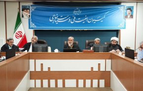 قشقاوی: دریافت هزینه خدمات از کشتی‌های عبوری از تنگه هرمز تصویب شد