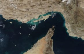 إدارة ممر الخليج الفارسي تحذر من استخدام مسارات غير معتمدة لعبور السفن في هرمز
