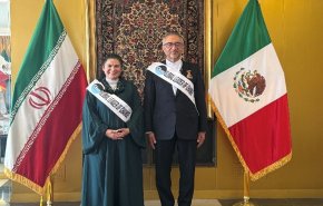 تقدیر از دیپلماسی عمومی ایران در مکزیک؛ سفیر ایران نشان «رهبر جهانی تغییر» دریافت کرد