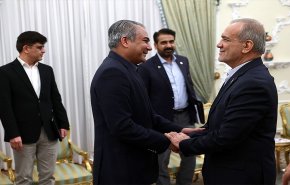 المشير الباكستاني 'عاصم منير' يلتقي الرئيس بزشكيان