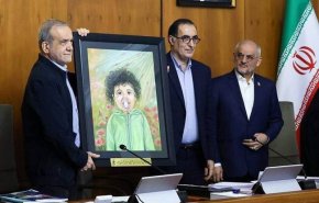 ما قصة الصورة التي أُهديت إلى بزشكيان خلال اجتماع مجلس الوزراء اليوم؟