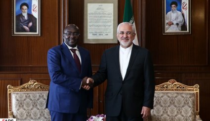 دیدار ظریف با مقام های شرکت کننده در مراسم تحلیف رئیس جمهوری