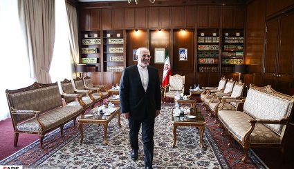دیدار ظریف با مقام های شرکت کننده در مراسم تحلیف رئیس جمهوری