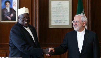 دیدار ظریف با مقام های شرکت کننده در مراسم تحلیف رئیس جمهوری