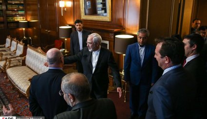 دیدار ظریف با مقام های شرکت کننده در مراسم تحلیف رئیس جمهوری