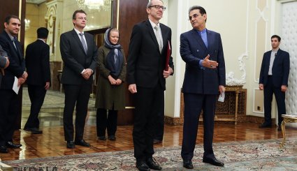 تقدیم استوارنامه سفرای جدید سه کشور خارجی به روحانی. تصاویر
