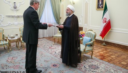 تقدیم استوارنامه سفرای جدید سه کشور خارجی به روحانی. تصاویر