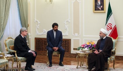 تقدیم استوارنامه سفرای جدید سه کشور خارجی به روحانی. تصاویر