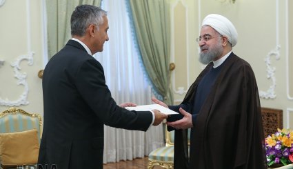 تقدیم استوارنامه سفرای جدید سه کشور خارجی به روحانی. تصاویر