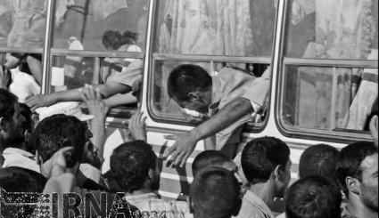 26 مرداد 1369 - بازگشت نخستین گروه آزادگان به میهن اسلامی. تصاویر