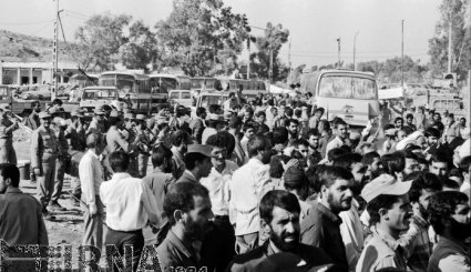 26 مرداد 1369 - بازگشت نخستین گروه آزادگان به میهن اسلامی. تصاویر