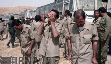 26 مرداد 1369 - بازگشت نخستین گروه آزادگان به میهن اسلامی. تصاویر