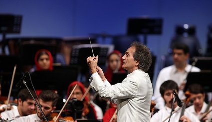 اجرای ارکستر سمفونیک تهران به رهبری شهرداد روحانی/ تصاویر
