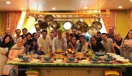  آموزش آشپزی دو دختر ایرانی به گردشگران