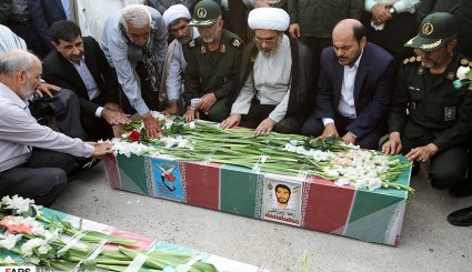 تشییع پیکر مطهر 11 شهید دفاع مقدس در بوشهر