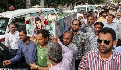 تشییع پیکر مطهر 11 شهید دفاع مقدس در بوشهر
