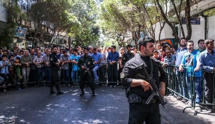 بازسازی صحنه جرم سرقت مسلحانه از طلافروشی. تصاویر
