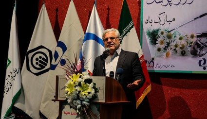 رونمایی از چهار کتاب علی‌اکبر ولایتی در حوزه پزشکی. تصاویر