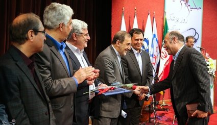 رونمایی از چهار کتاب علی‌اکبر ولایتی در حوزه پزشکی. تصاویر