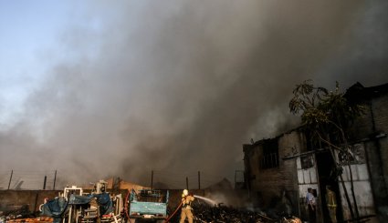 آتش سوزی در چند انبار کالا در خیابان فدائیان اسلام
