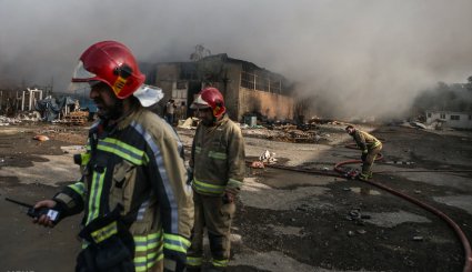 آتش سوزی در چند انبار کالا در خیابان فدائیان اسلام
