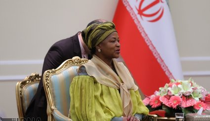 دیدار رئیس مجلس آفریقای جنوبی با روحانی. تصاویر