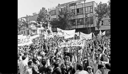 16 شهریور 1357 - راهپیمایی گسترده مردم تهران علیه رژیم پهلوی + تصاویر
