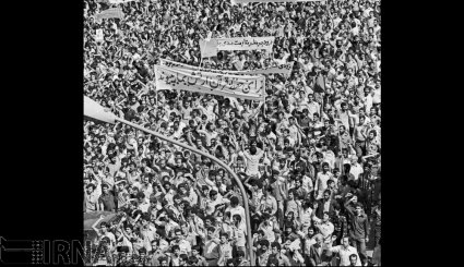 16 شهریور 1357 - راهپیمایی گسترده مردم تهران علیه رژیم پهلوی + تصاویر
