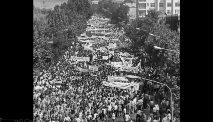 16 شهریور 1357 - راهپیمایی گسترده مردم تهران علیه رژیم پهلوی + تصاویر
