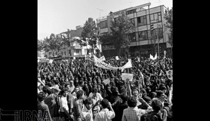 16 شهریور 1357 - راهپیمایی گسترده مردم تهران علیه رژیم پهلوی + تصاویر
