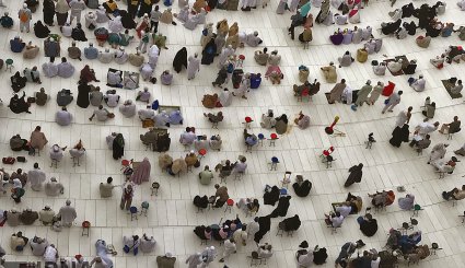 زائران حرم امن الهی + تصاویر
