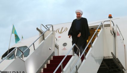 ورود رئیس جمهوری به آستانه + تصاویر