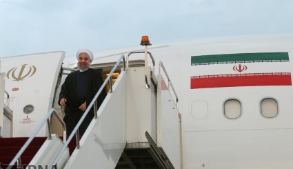 ورود رئیس جمهوری به آستانه + تصاویر