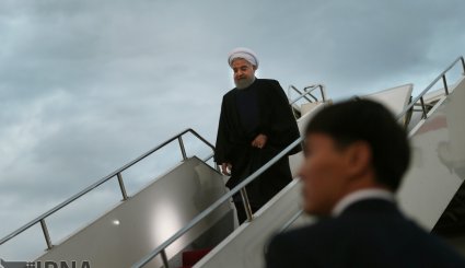 ورود رئیس جمهوری به آستانه + تصاویر