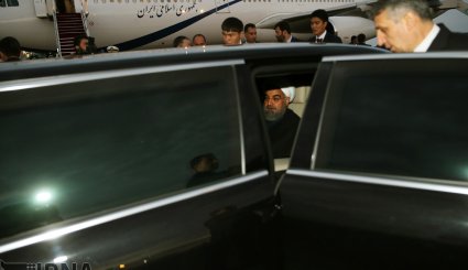 ورود رئیس جمهوری به آستانه + تصاویر