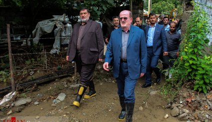 بازدید مسئولین استان گیلان از مناطق سیل زده در لنگرود
