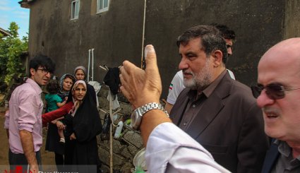 بازدید مسئولین استان گیلان از مناطق سیل زده در لنگرود
