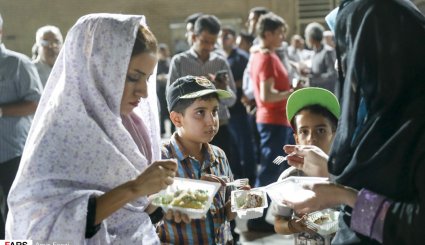 توزیع ۲۲۰۰کیلوگرم کیک در عید سعید غدیر خم