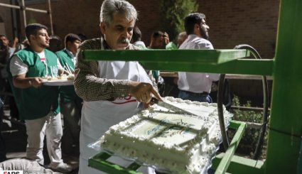 توزیع ۲۲۰۰کیلوگرم کیک در عید سعید غدیر خم