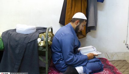 مراسم عمامه گذاری طلاب حوزه علمیه قم