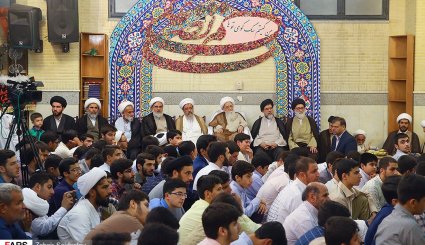 مراسم عمامه گذاری طلاب حوزه علمیه قم