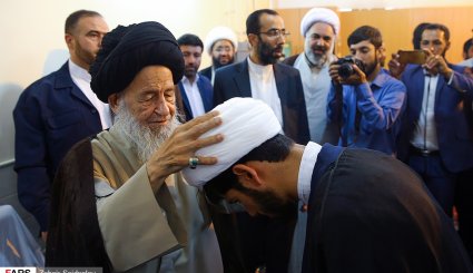 مراسم عمامه گذاری طلاب حوزه علمیه قم