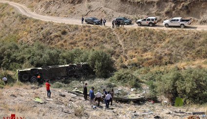 تصاویر از سقوط اتوبوس مسافربری به دره جاجرود