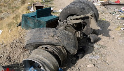 تصاویر از سقوط اتوبوس مسافربری به دره جاجرود